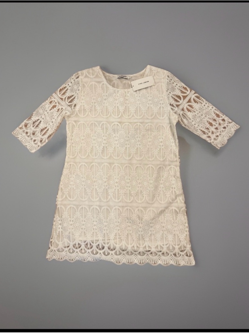 Style London White Lace Overlay Shift Dress Medium 3/4 Sleeve Scalloped Trim
